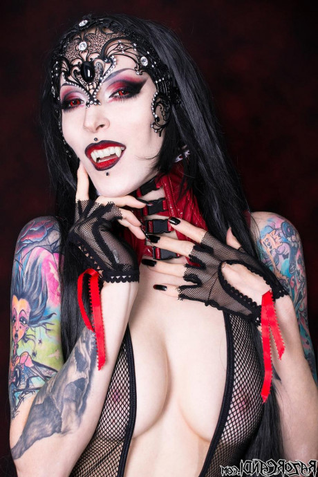 Худая с тату картинка 6