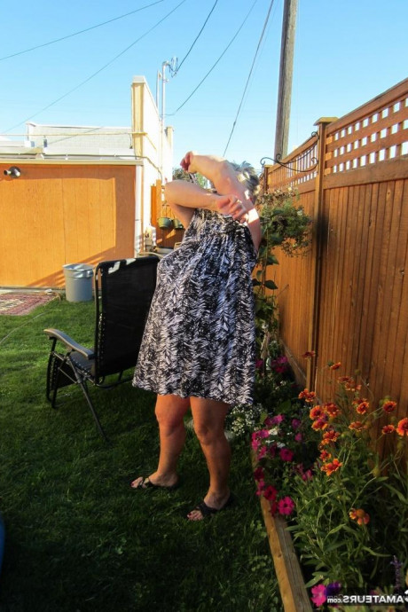 Бабушка раздевается картинка 15