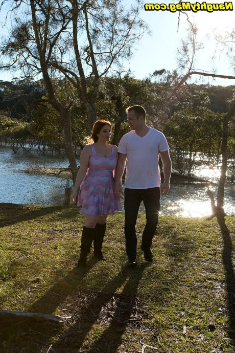 Голые на улице картинка 40