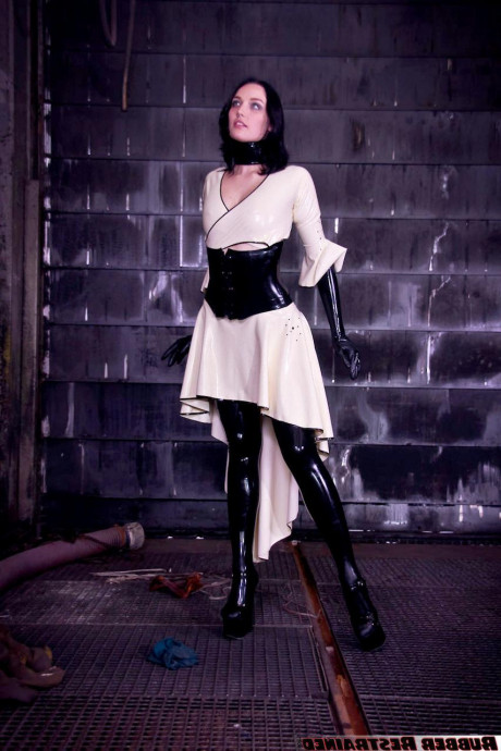 Бондаж в латексе картинка 12